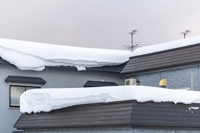 屋根の雪を溶かす方法