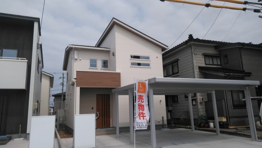 直江津駅まで車で５分！生活利便施設が近い！住みやすい4LDKのイメージ画像