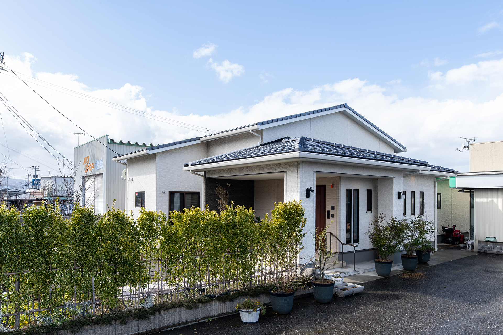 落ち着いたトーンの空間で ゆとりを楽しむ平屋の暮らしのイメージ画像