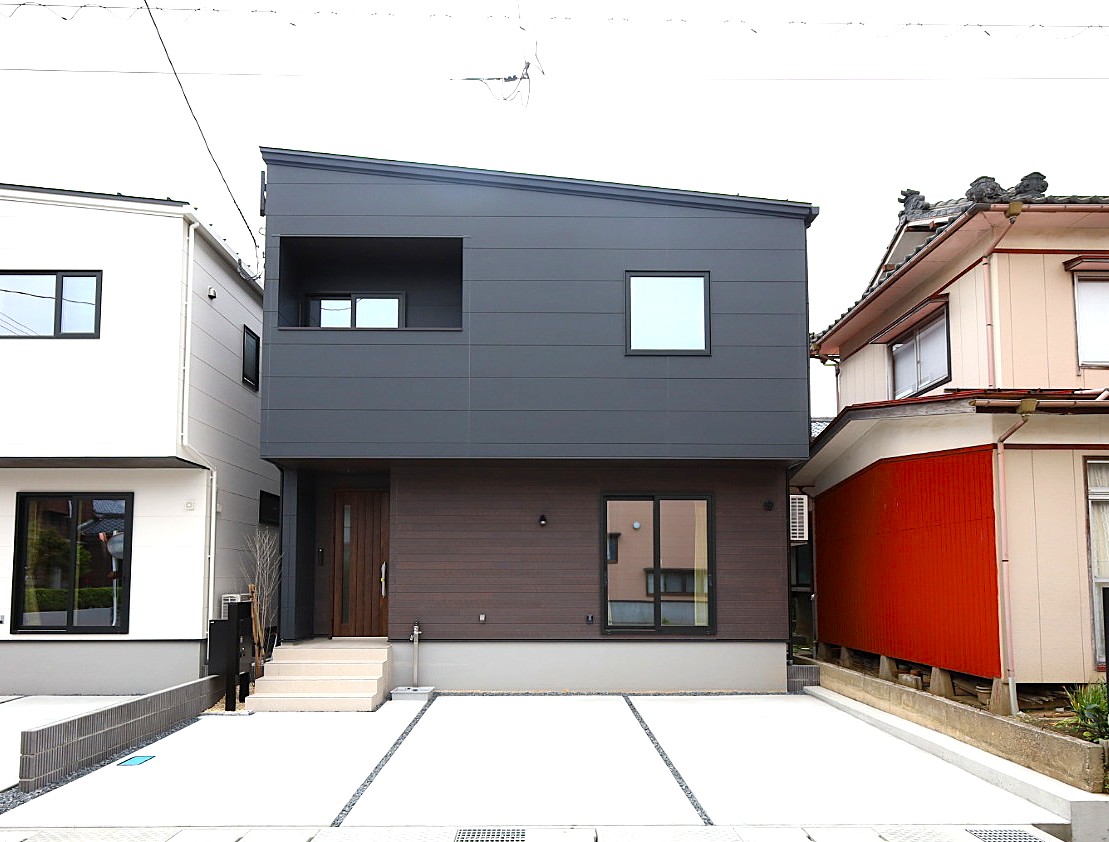 秋葉区吉岡町B棟/太陽光パネル搭載!オール電化で月々の光熱費をお得に♪のイメージ画像