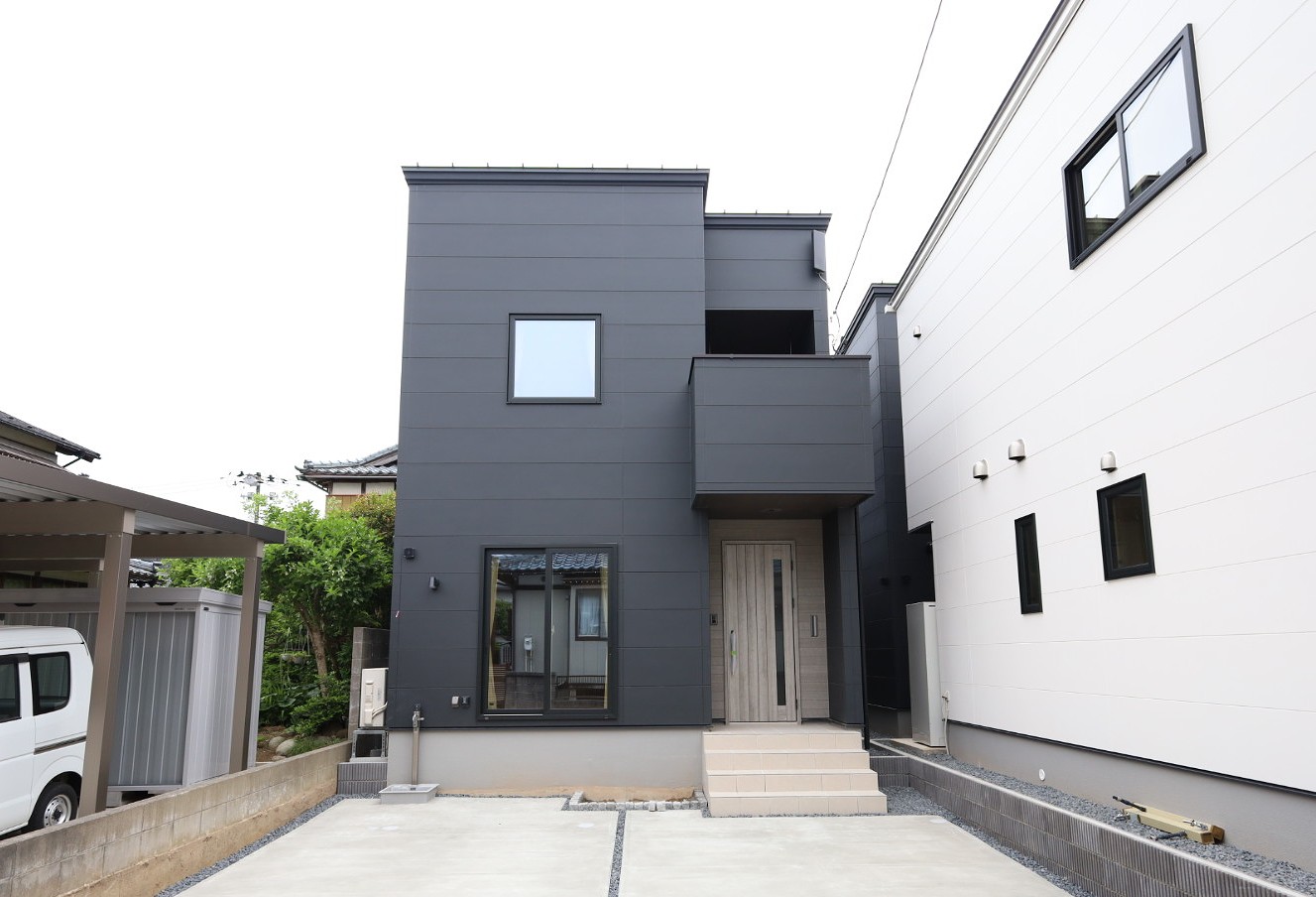 秋葉区吉岡町C棟/オシャレな黒の外観!地震に強く、断熱性能にも優れたイシカワの建売住宅♪ のイメージ画像