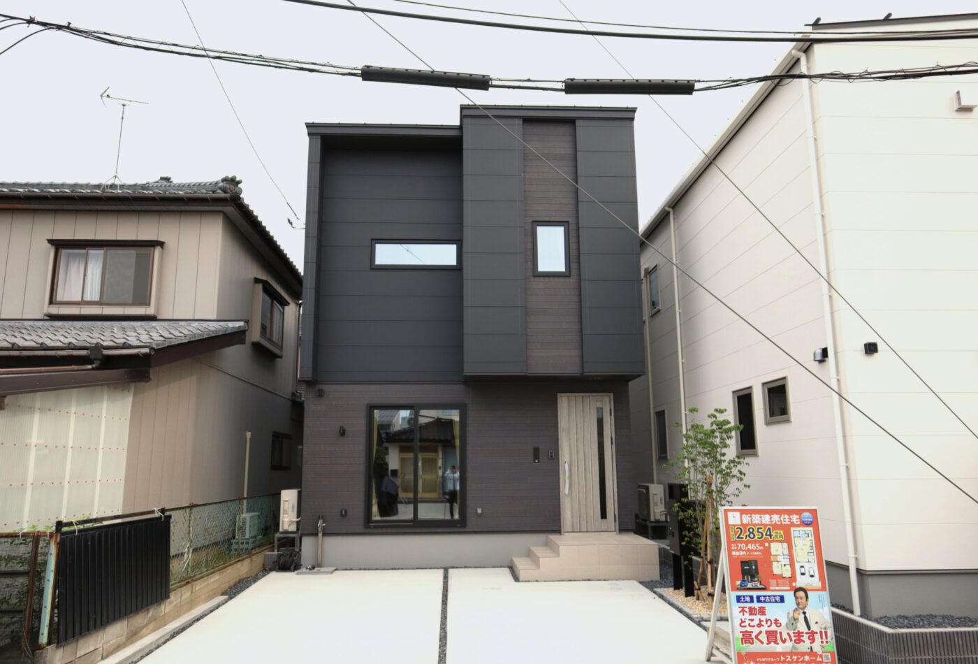 秋葉区中野4丁目ⅡB棟/オシャレな黒の外観!地震に強く、断熱性能にも優れたイシカワの建売住宅♪ のイメージ画像