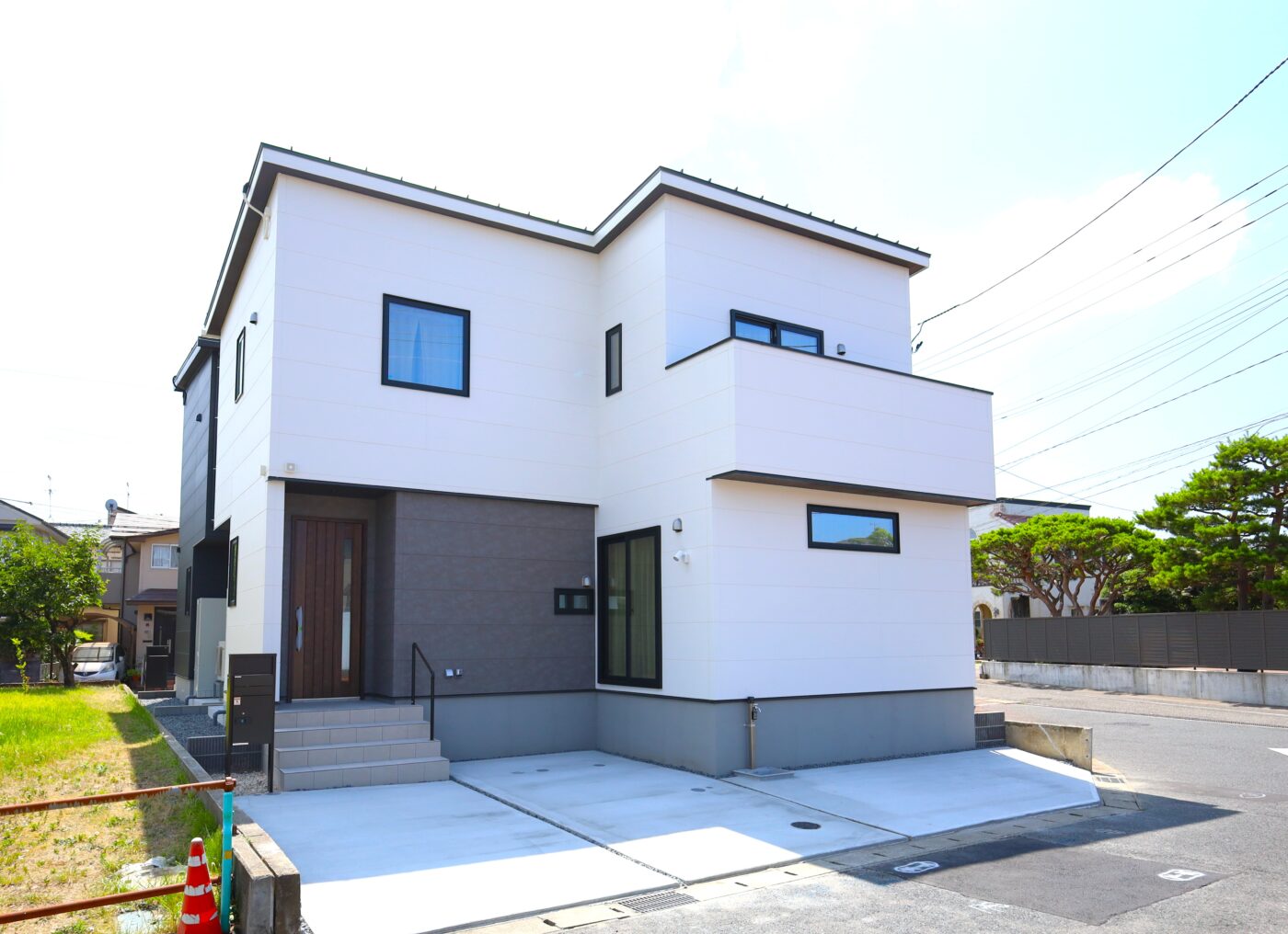 江南区亀田水道町1丁目B棟/オシャレな白の外観!地震に強く、断熱性能にも優れたイシカワの建売住宅♪ のイメージ画像